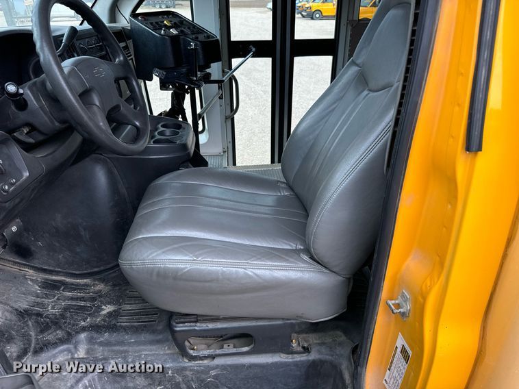 image for item MS9848 2007 Chevrolet Express G3500 school bus
