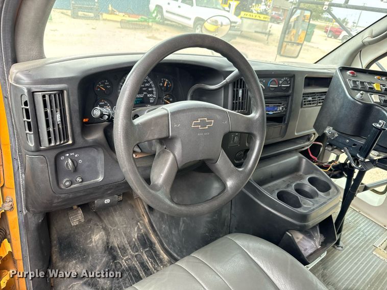 image for item MS9848 2007 Chevrolet Express G3500 school bus