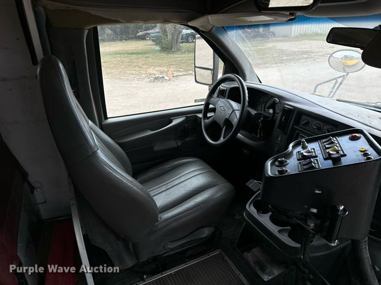 image for item MS9848 2007 Chevrolet Express G3500 school bus