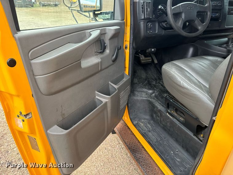 image for item MS9849 2007 Chevrolet Express G3500 school bus