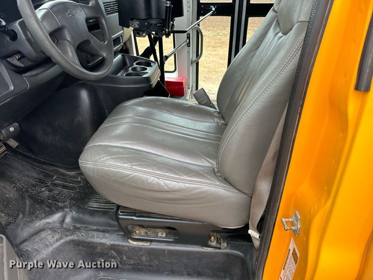 image for item MS9849 2007 Chevrolet Express G3500 school bus