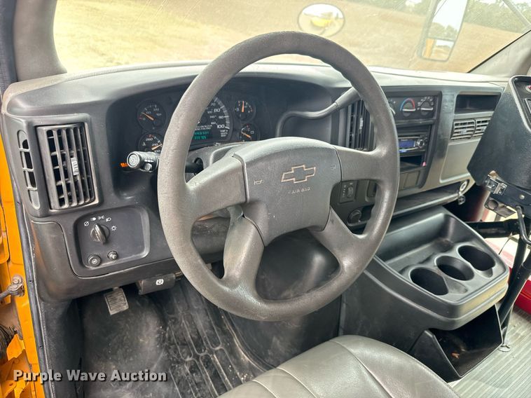 image for item MS9849 2007 Chevrolet Express G3500 school bus