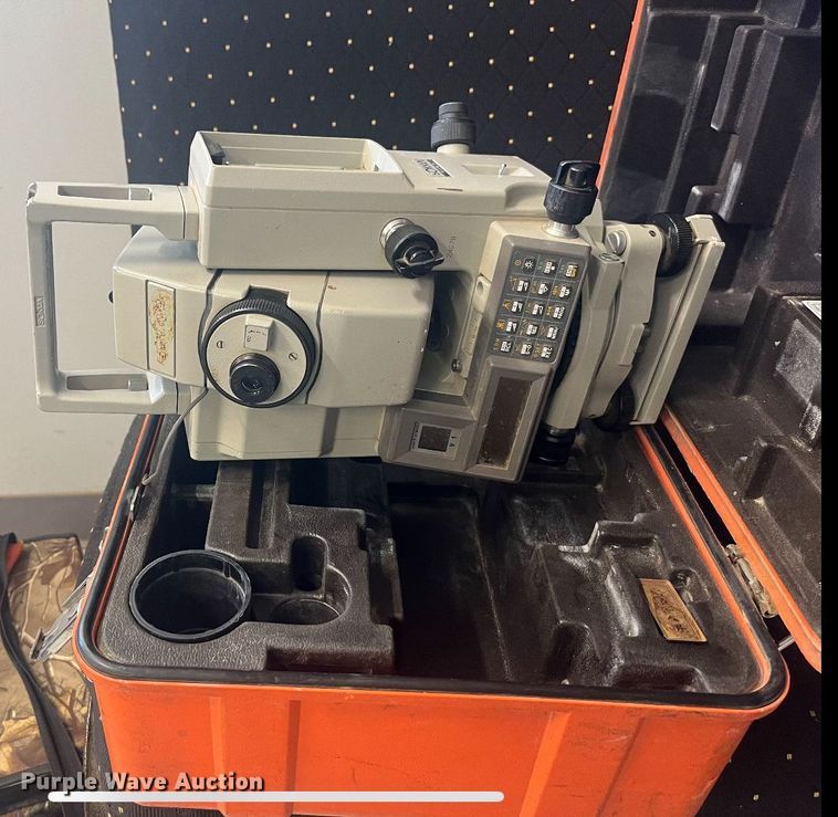 image for item MS9852 Surveying equipment 