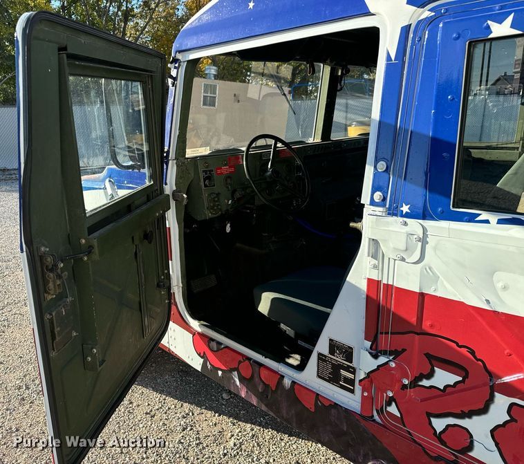 image for item MS9863 1990 AM General  HMMWV SUV