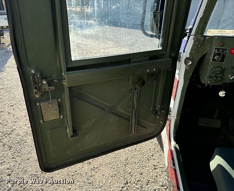 image for item MS9863 1990 AM General  HMMWV SUV