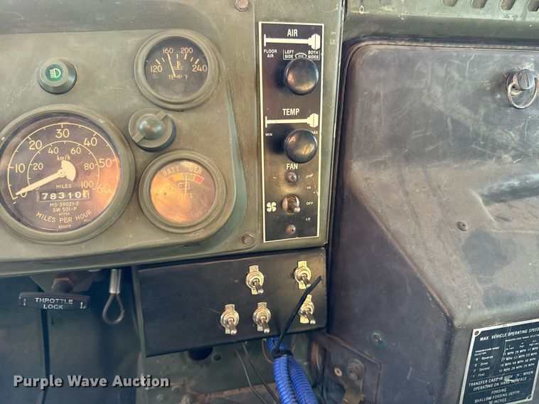 image for item MS9863 1990 AM General  HMMWV SUV