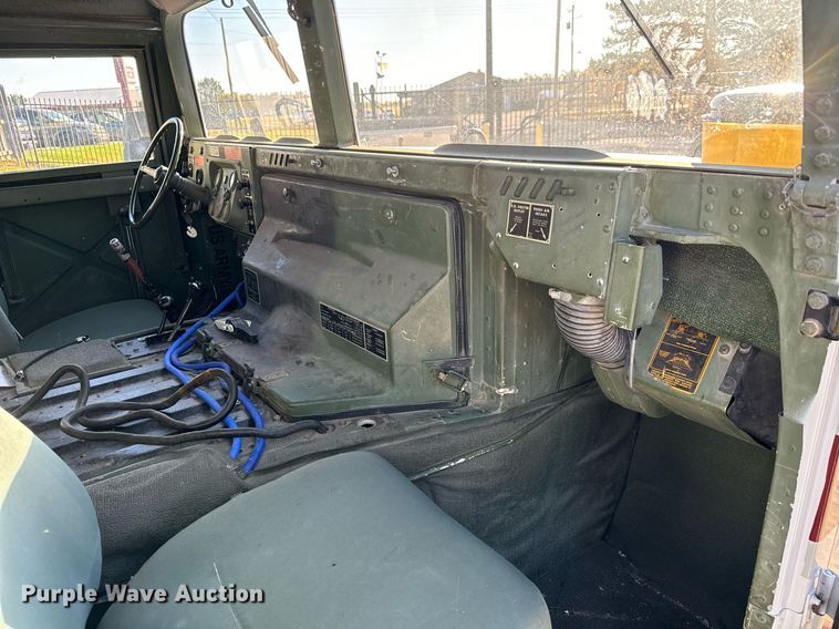 image for item MS9863 1990 AM General  HMMWV SUV