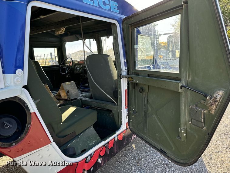 image for item MS9863 1990 AM General  HMMWV SUV