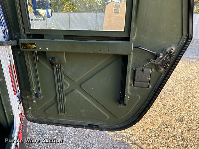 image for item MS9863 1990 AM General  HMMWV SUV