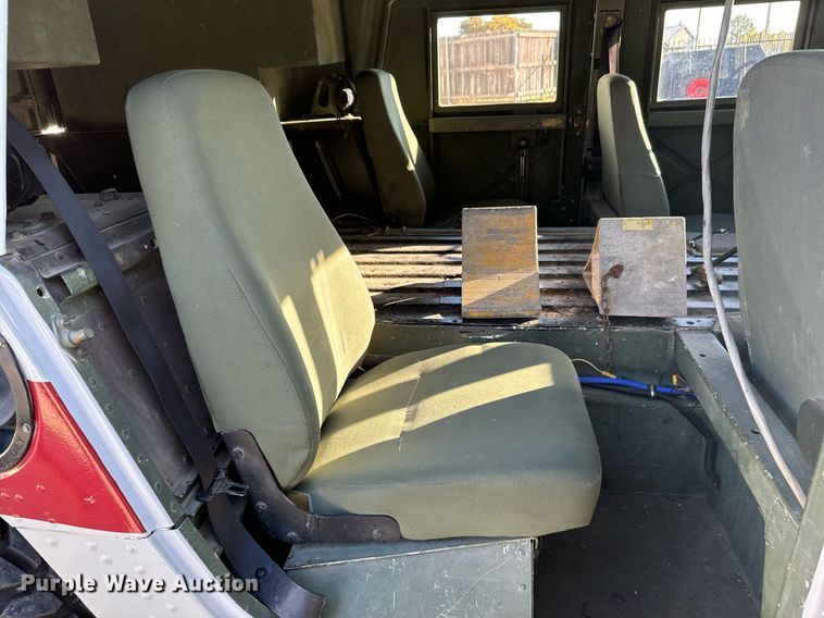 image for item MS9863 1990 AM General  HMMWV SUV