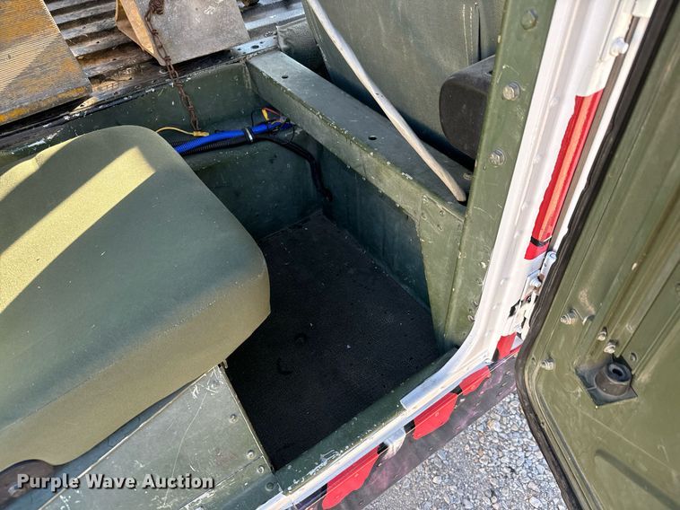 image for item MS9863 1990 AM General  HMMWV SUV