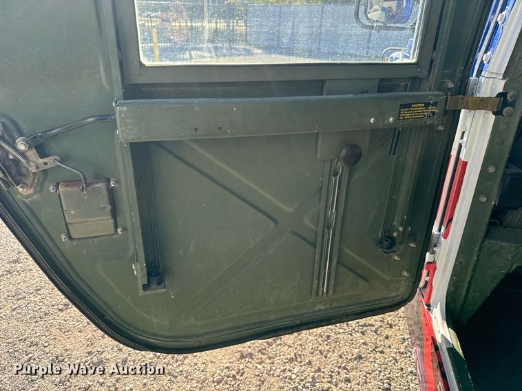 image for item MS9863 1990 AM General  HMMWV SUV