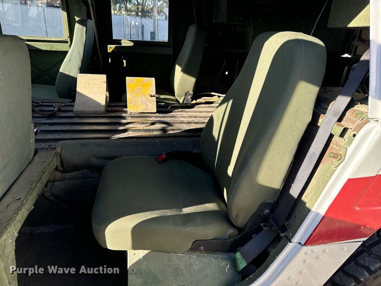 image for item MS9863 1990 AM General  HMMWV SUV