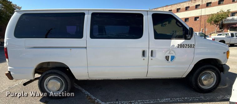 image for item NO9530 2002 Ford E350 Super Duty XL van