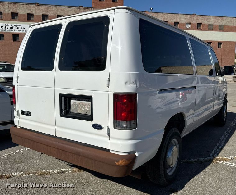 image for item NO9530 2002 Ford E350 Super Duty XL van