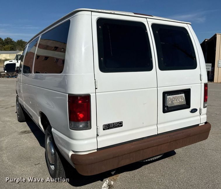 image for item NO9530 2002 Ford E350 Super Duty XL van