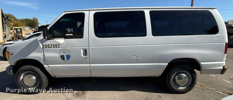 image for item NO9530 2002 Ford E350 Super Duty XL van