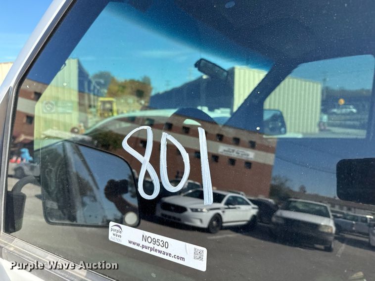 image for item NO9530 2002 Ford E350 Super Duty XL van