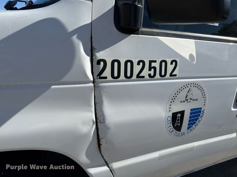 image for item NO9530 2002 Ford E350 Super Duty XL van