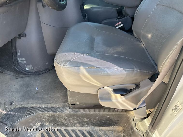 image for item NO9530 2002 Ford E350 Super Duty XL van