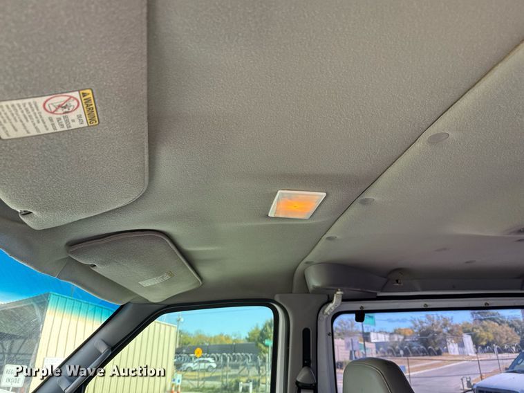 image for item NO9530 2002 Ford E350 Super Duty XL van