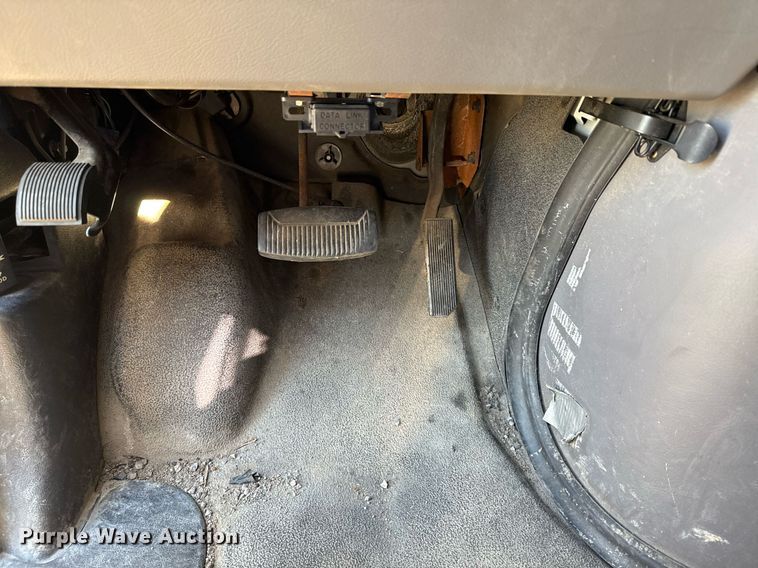 image for item NO9530 2002 Ford E350 Super Duty XL van