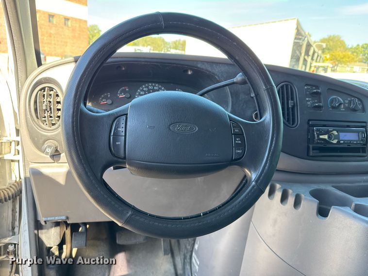 image for item NO9530 2002 Ford E350 Super Duty XL van
