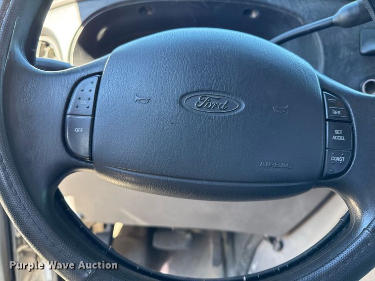 image for item NO9530 2002 Ford E350 Super Duty XL van