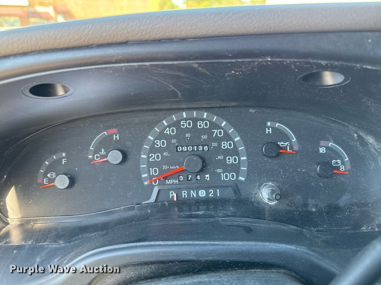 image for item NO9530 2002 Ford E350 Super Duty XL van