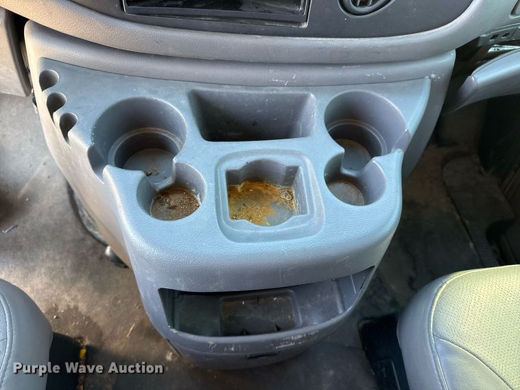 image for item NO9530 2002 Ford E350 Super Duty XL van