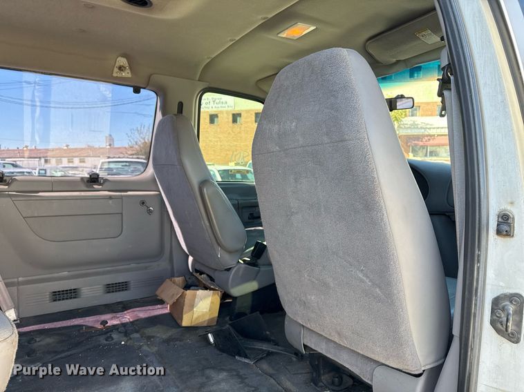 image for item NO9530 2002 Ford E350 Super Duty XL van
