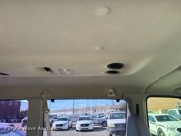 image for item NO9530 2002 Ford E350 Super Duty XL van