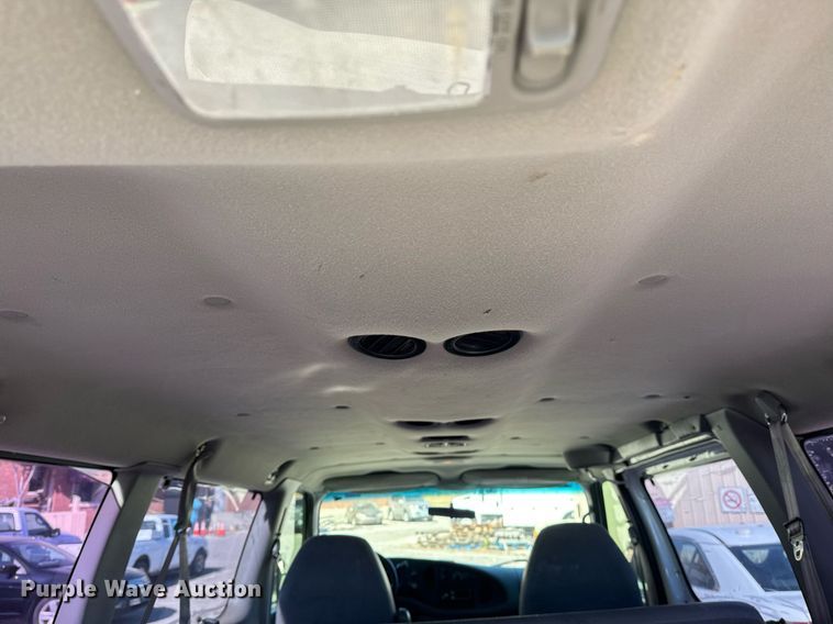 image for item NO9530 2002 Ford E350 Super Duty XL van
