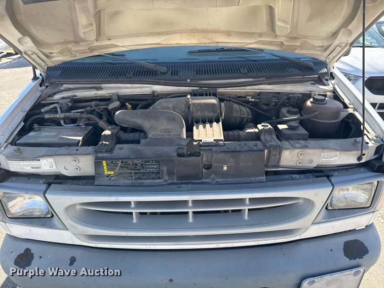 image for item NO9530 2002 Ford E350 Super Duty XL van