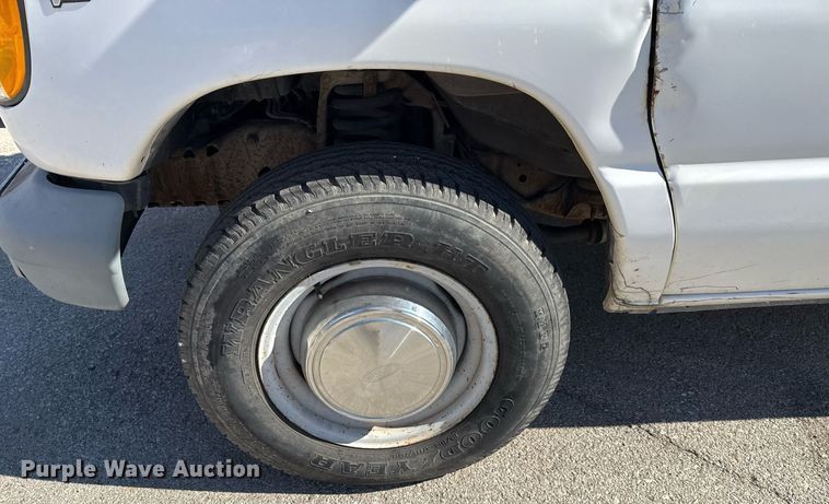 image for item NO9530 2002 Ford E350 Super Duty XL van