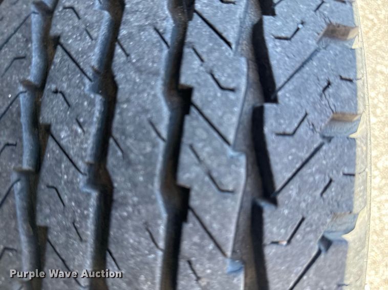 image for item NO9530 2002 Ford E350 Super Duty XL van