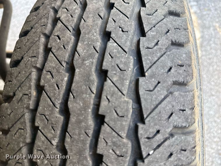 image for item NO9530 2002 Ford E350 Super Duty XL van