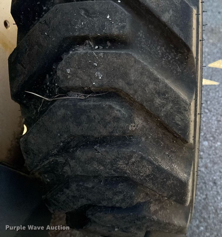 image for item NO9541 1994 Bobcat 743B skid steer loader