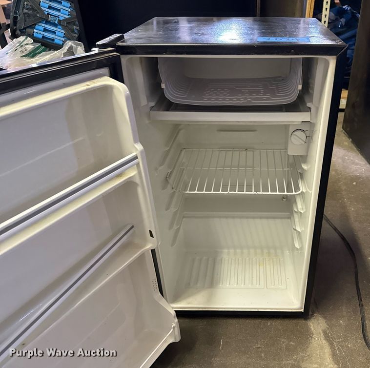 image for item NO9560 (3) refrigerators