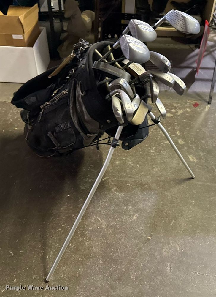 image for item NO9565 Set of golf clubs