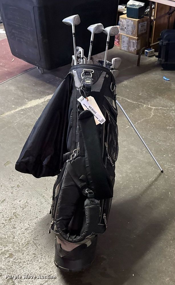 image for item NO9565 Set of golf clubs