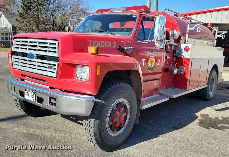 image for item OH9316 1990 Ford F800 pumper fire truck
