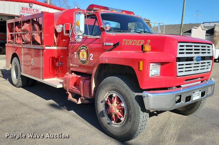 image for item OH9316 1990 Ford F800 pumper fire truck