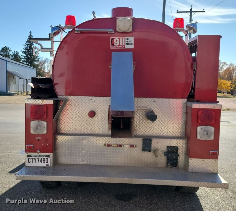 image for item OH9316 1990 Ford F800 pumper fire truck