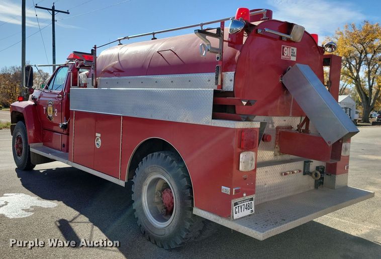 image for item OH9316 1990 Ford F800 pumper fire truck