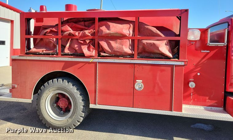 image for item OH9316 1990 Ford F800 pumper fire truck
