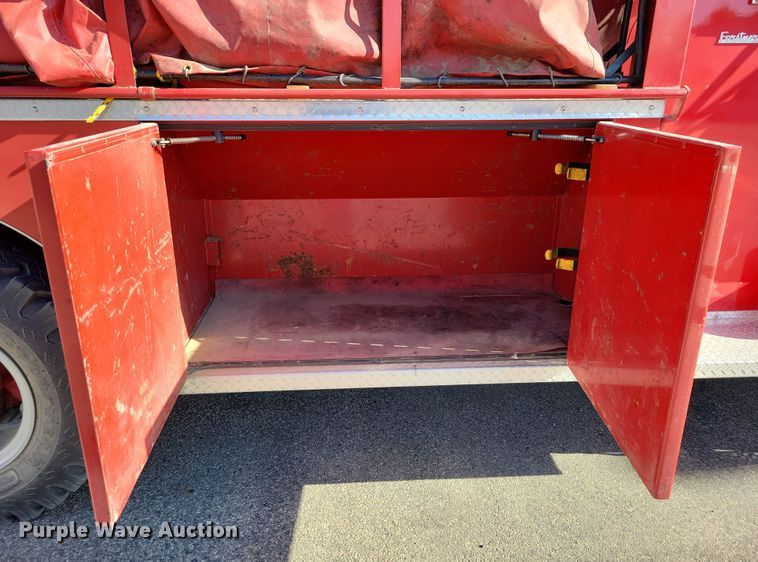 image for item OH9316 1990 Ford F800 pumper fire truck