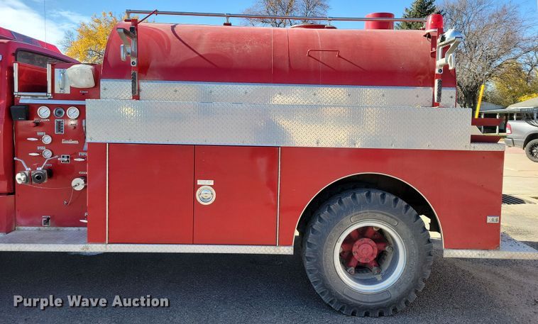 image for item OH9316 1990 Ford F800 pumper fire truck