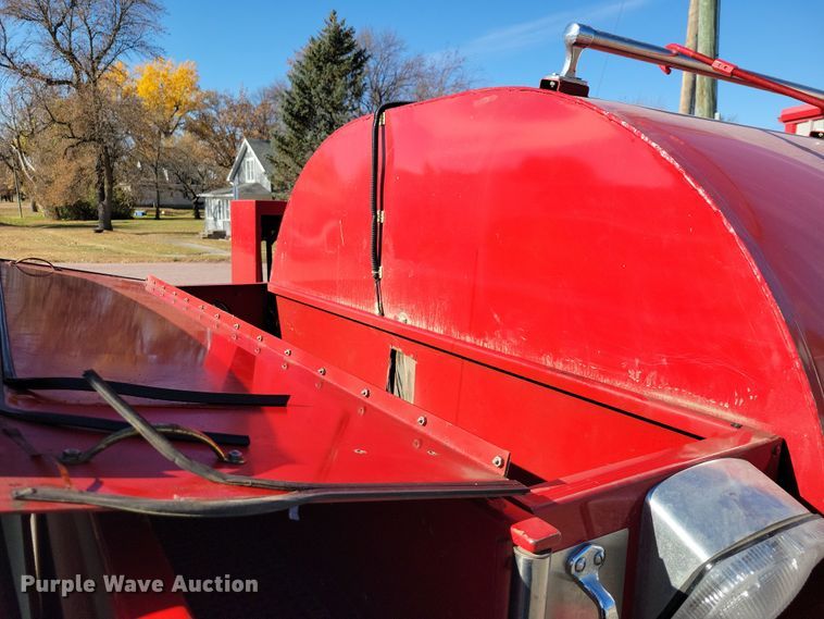 image for item OH9316 1990 Ford F800 pumper fire truck