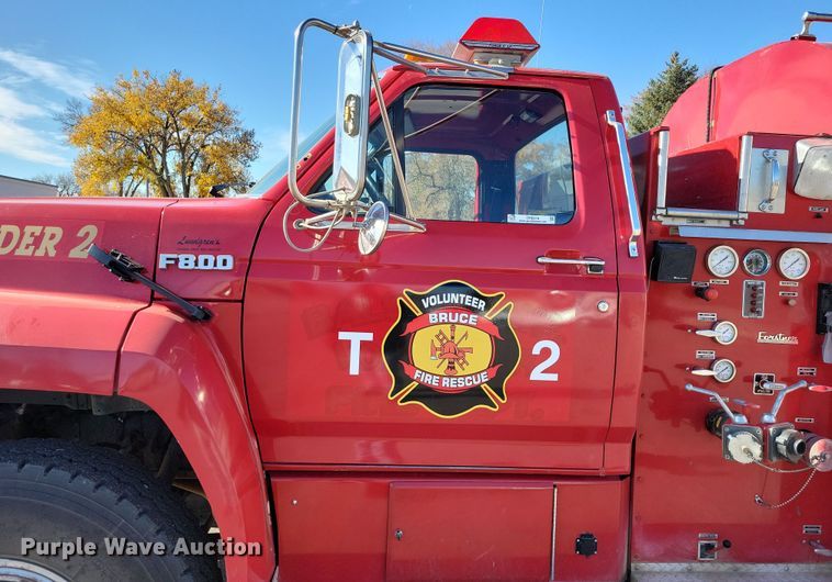 image for item OH9316 1990 Ford F800 pumper fire truck